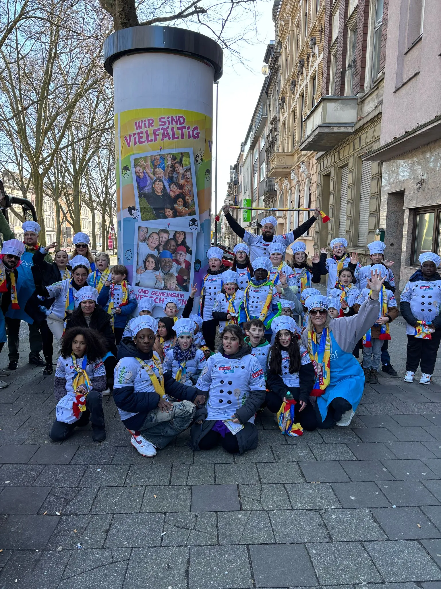 „Alaaf Kinderkarneval! – Alaaf D-Hof! – Alaaf Küchenteam von Prinz Serkan!“